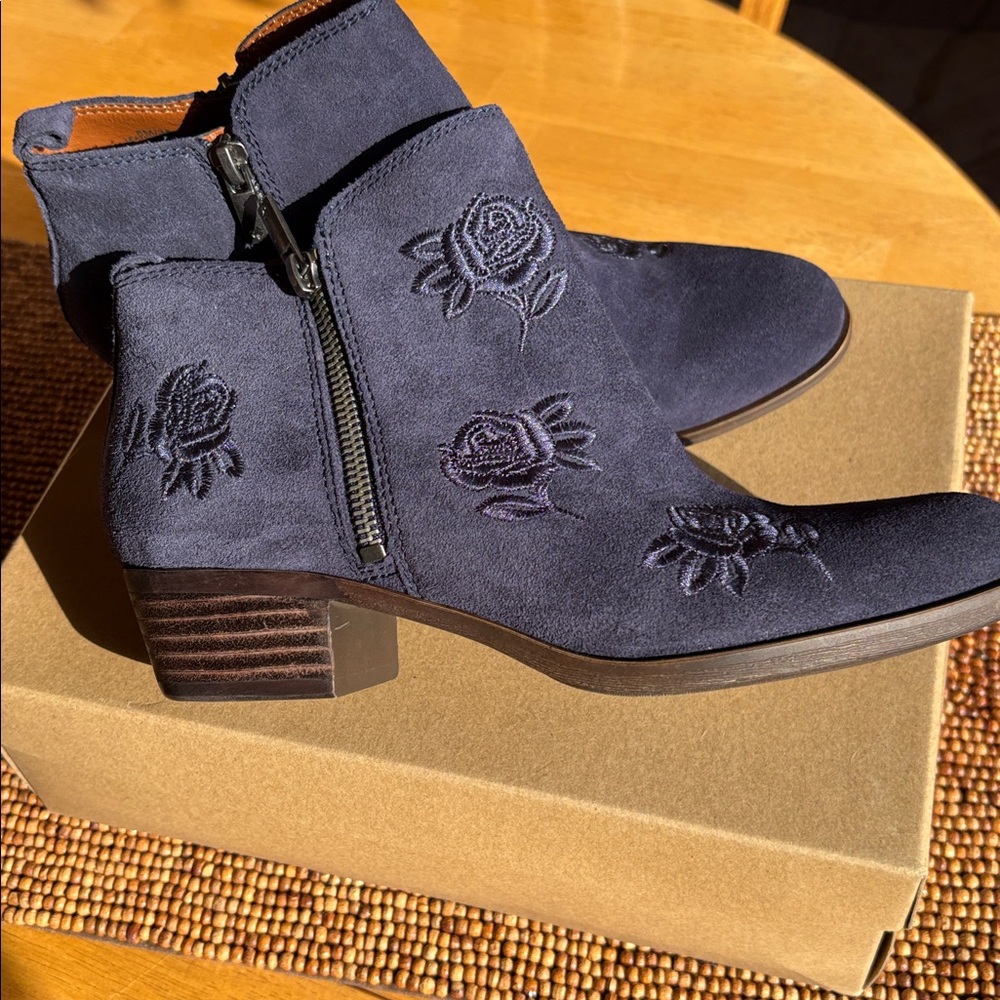 NIB Lucky Brand Rosette booties - Picture 2 of 4